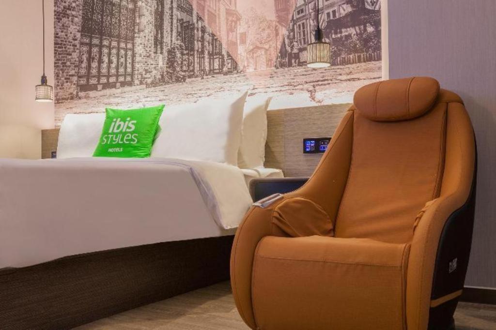Ibis Styles Wuhan Optics Valley Square Hotel Exterior foto