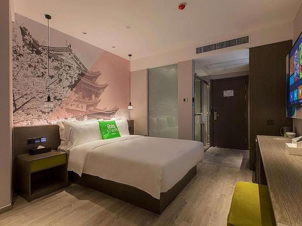 Ibis Styles Wuhan Optics Valley Square Hotel Exterior foto